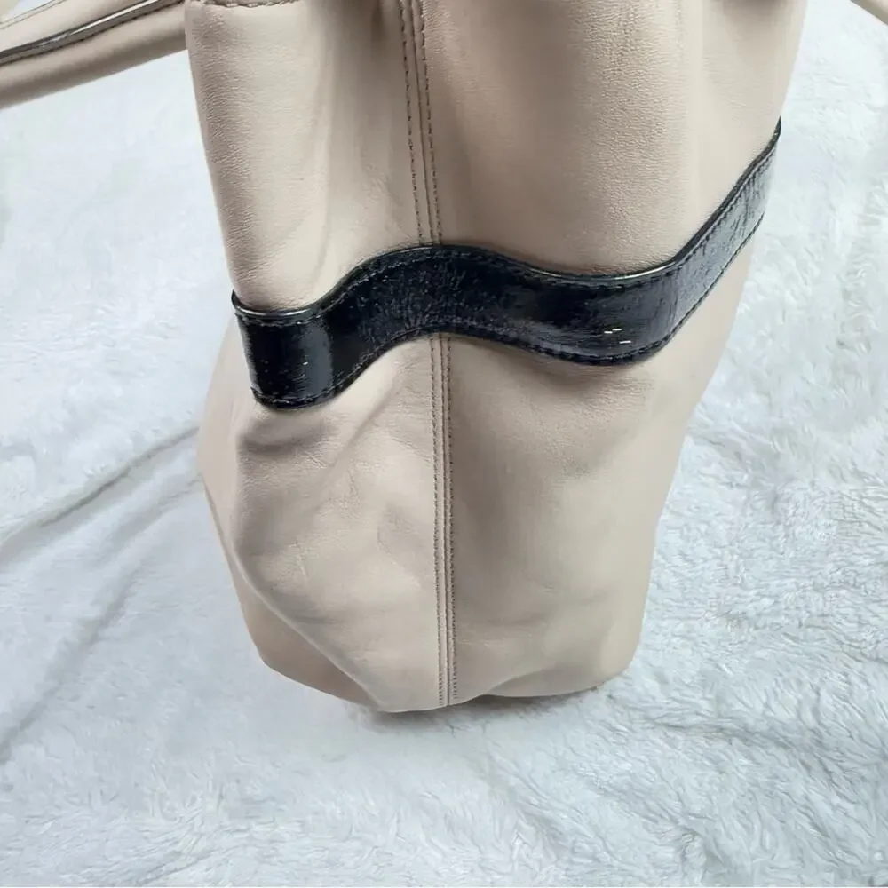 Kate Spade beige and Black hand Bag - Picture 5 of 14